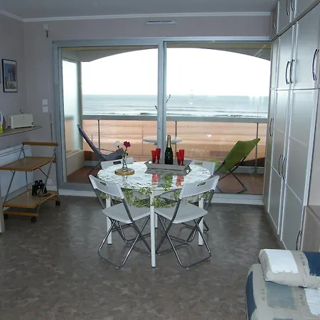Apartment Lumineux Face Avec Balcon Et Parking Prive, A 500m Des Commerces - Fr-1-323-450 *