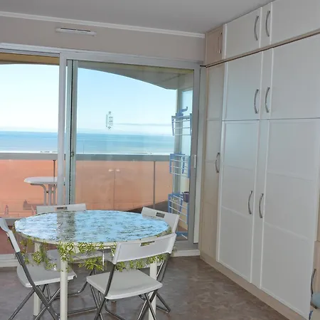 Lumineux Face Avec Balcon Et Parking Prive, A 500m Des Commerces - Fr-1-323-450 *